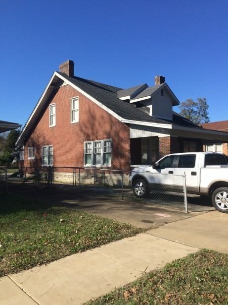 812 Center St - Photo 2 of 6