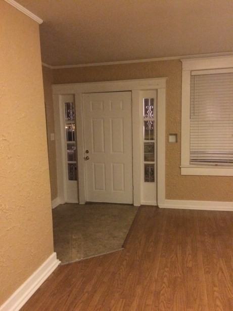 812 Center St - Photo 3 of 6