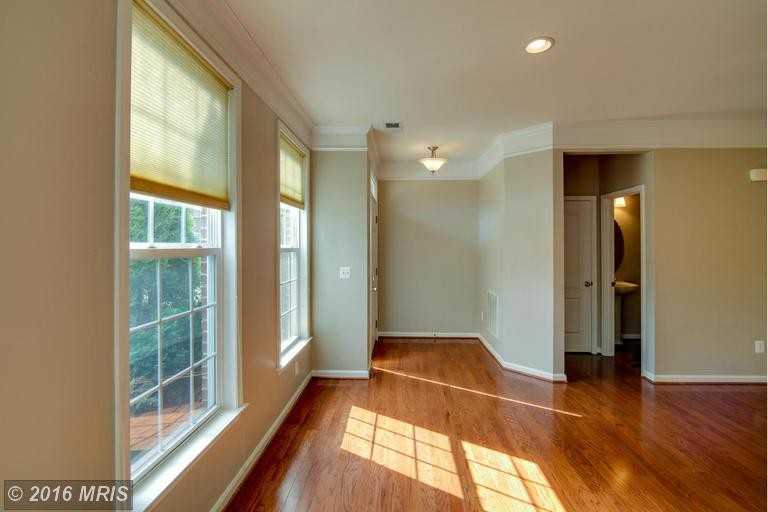 19451 Coppermine Sq - Photo 2 of 30