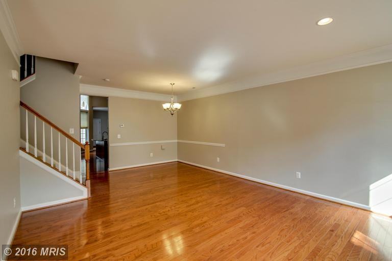 19451 Coppermine Sq - Photo 3 of 30