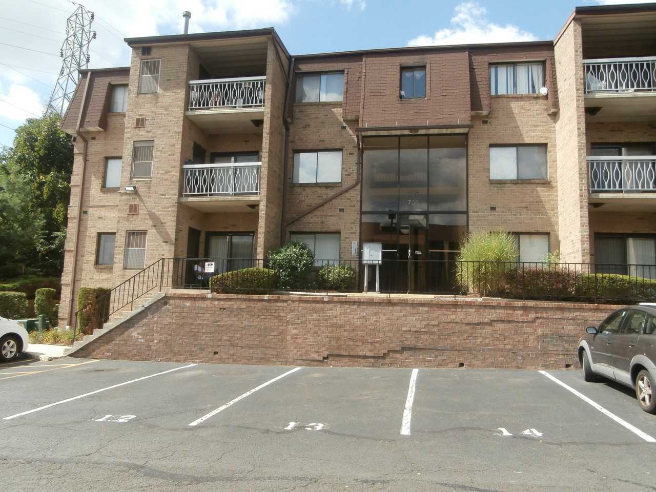 725 Kennedy Dr - Photo 3 of 6