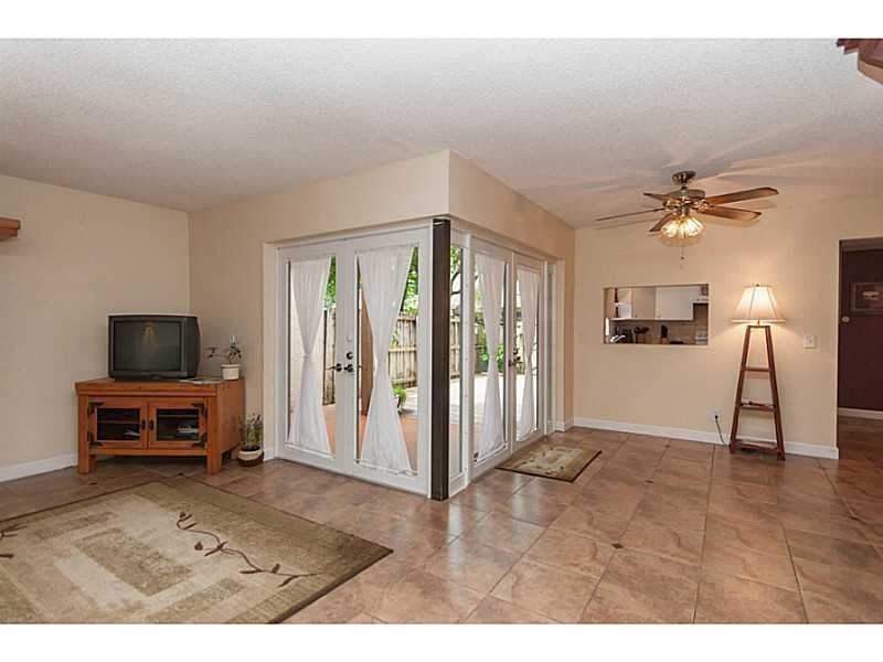 44 Chestnut Cir - Photo 2 of 4