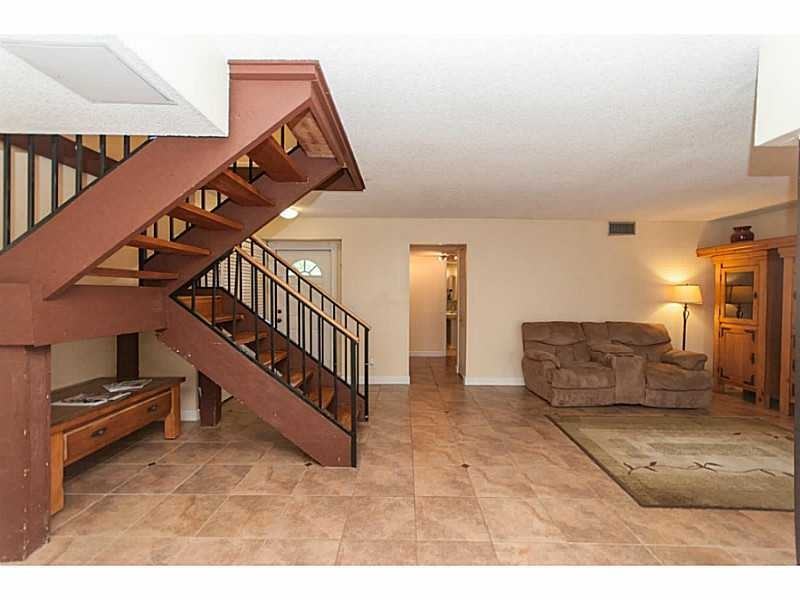 44 Chestnut Cir - Photo 3 of 4