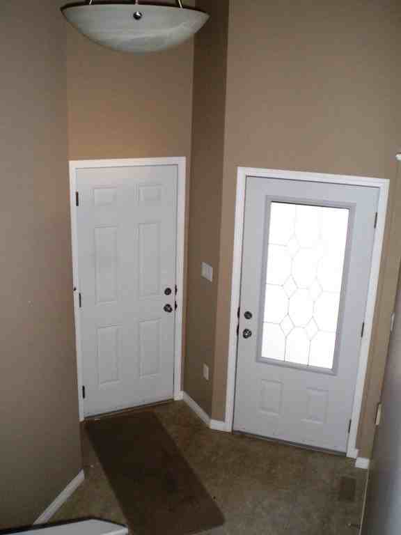 4438 57 Ave - Photo 2 of 34