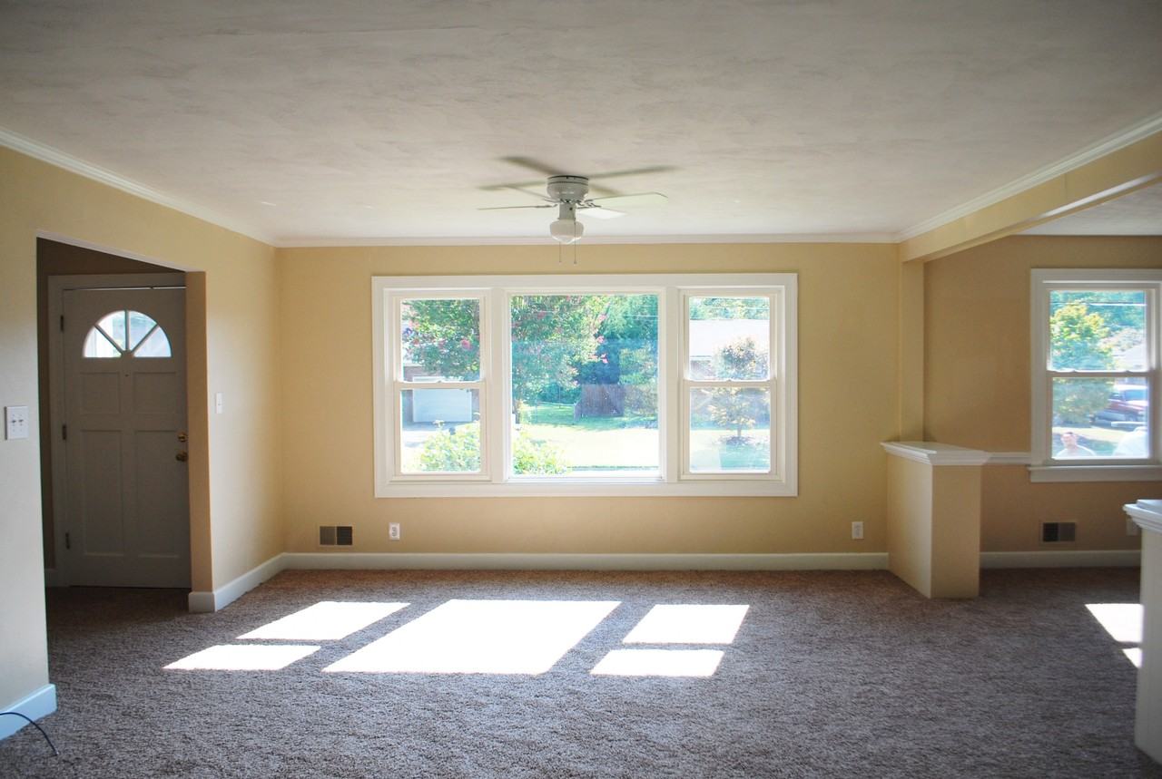 1916 Rosemary Ln - Photo 3 of 19