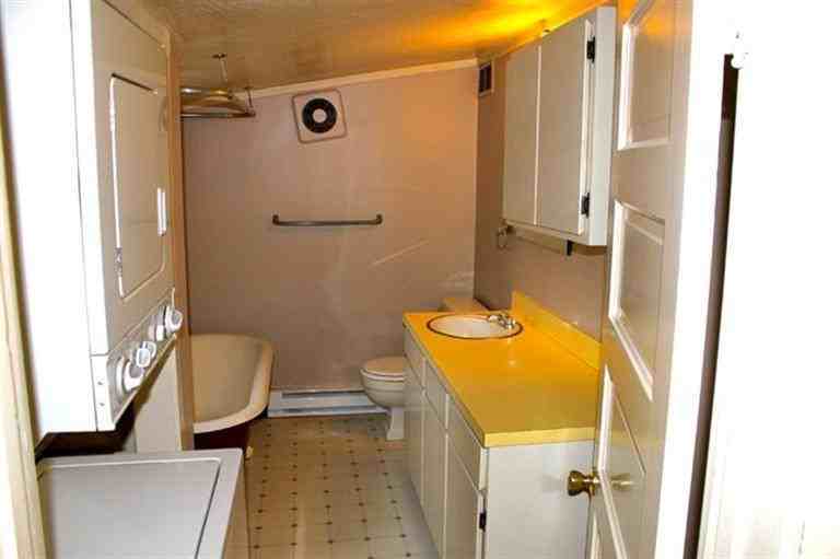 415 NW Broadway St - Photo 2 of 5