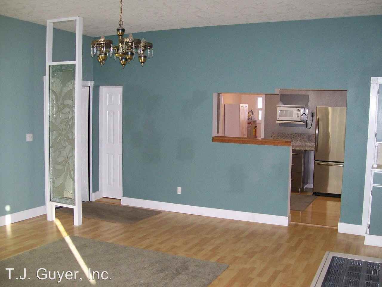 401 SE 1st St - Photo 3 of 15