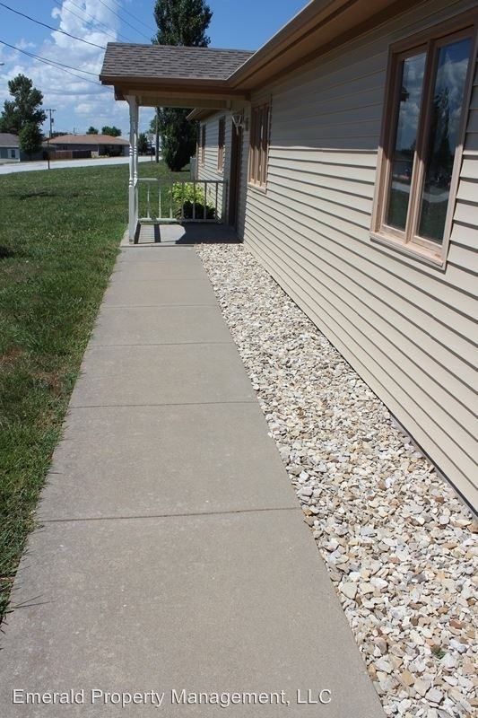 327 Stallion Cir - Photo 3 of 37