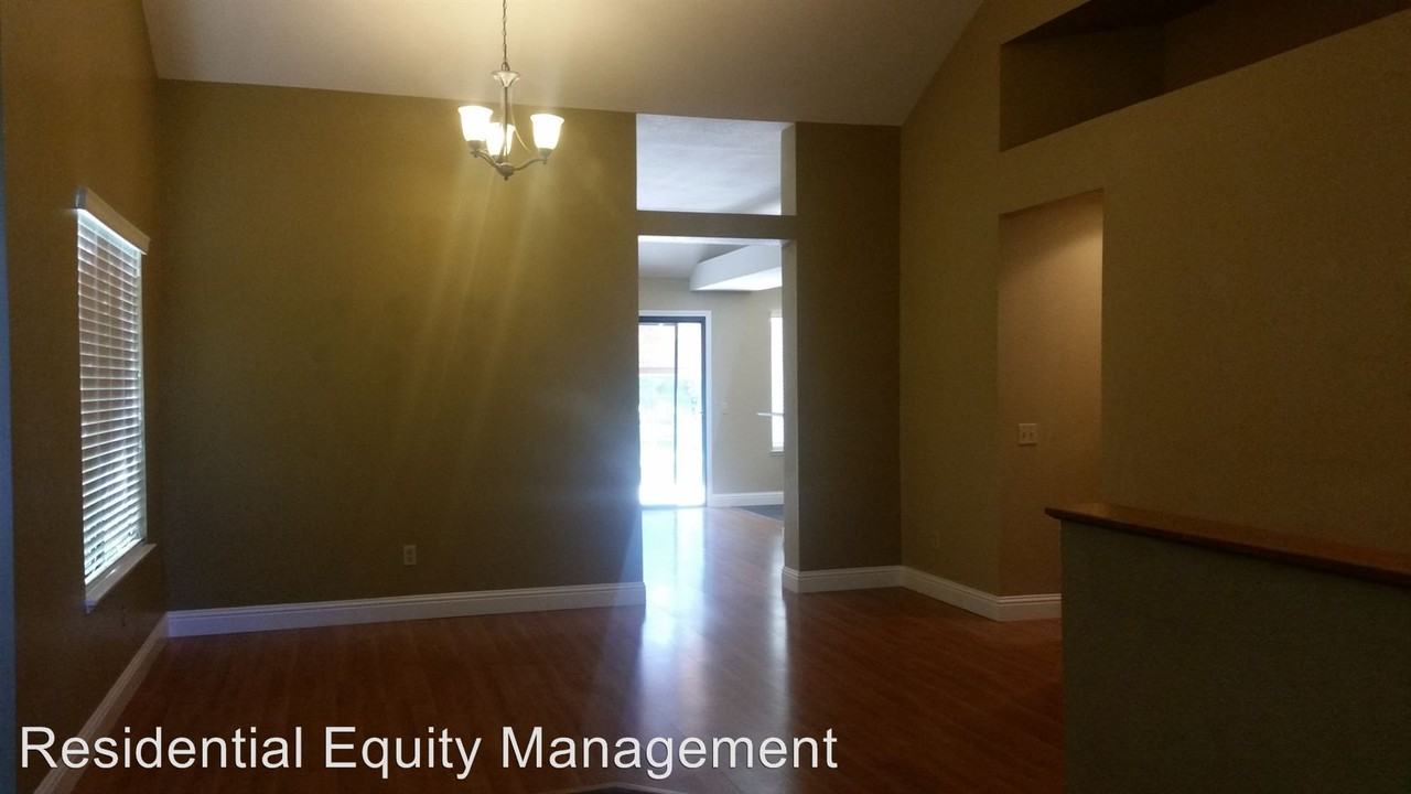 1395 Greenborough Dr - Photo 3 of 11