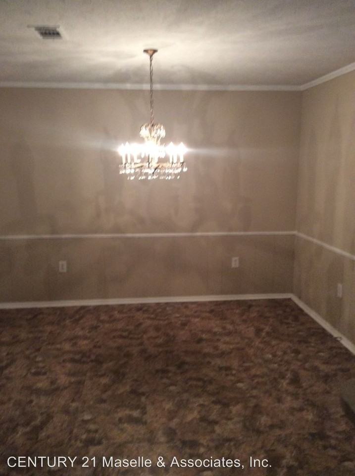 1519 Twin Oaks Dr - Photo 3 of 7