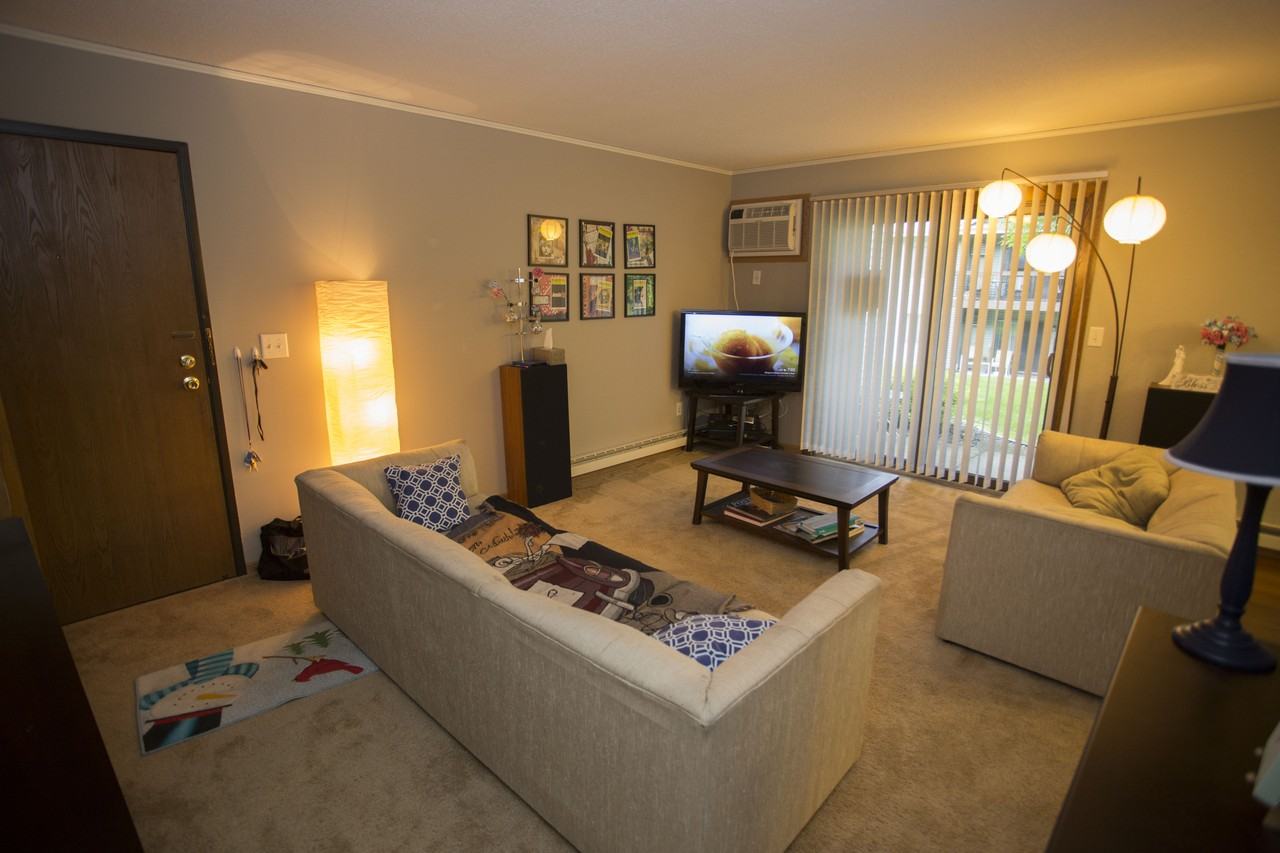 1585 Cohansey Street North - Photo 3 of 14