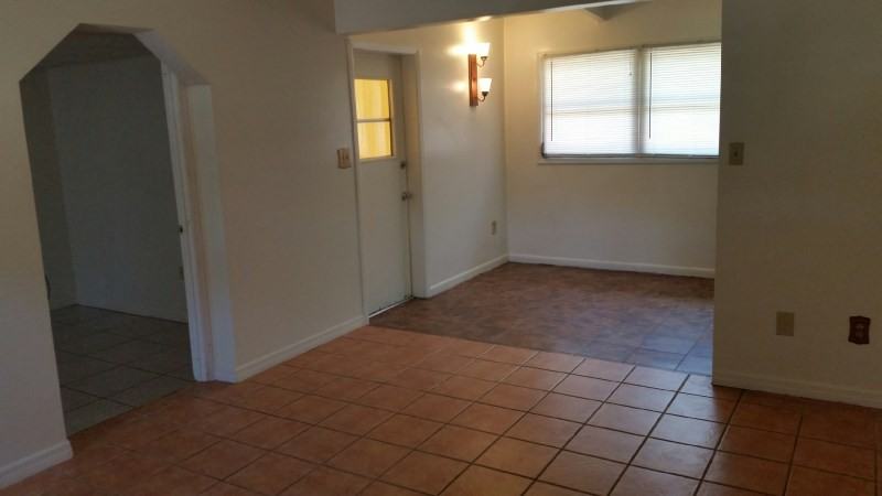 3009 NE 11th Dr - Photo 3 of 4