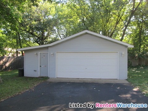 1040 Lake St N - Photo 2 of 8