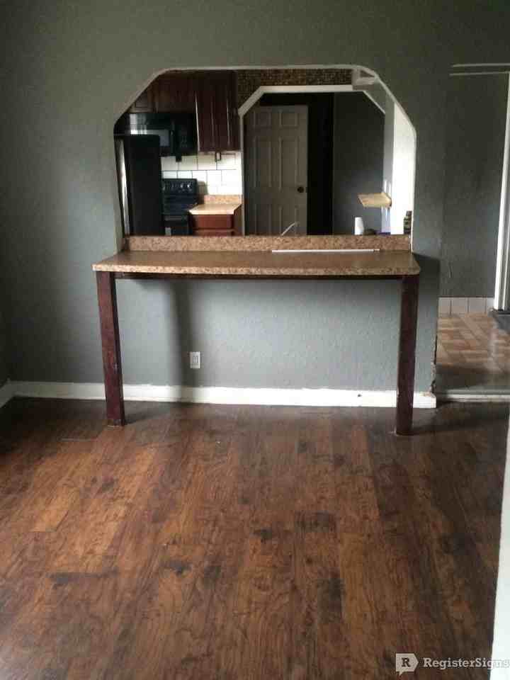 3114 Jackson Ave - Photo 3 of 7