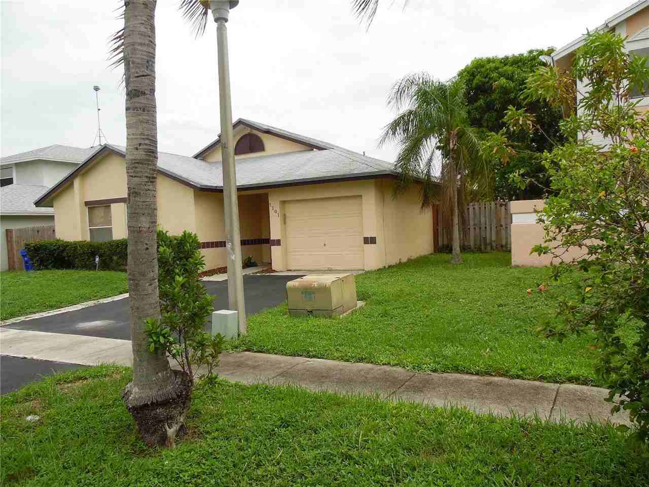 1101 SW 98th Terrace - Photo 2 of 8