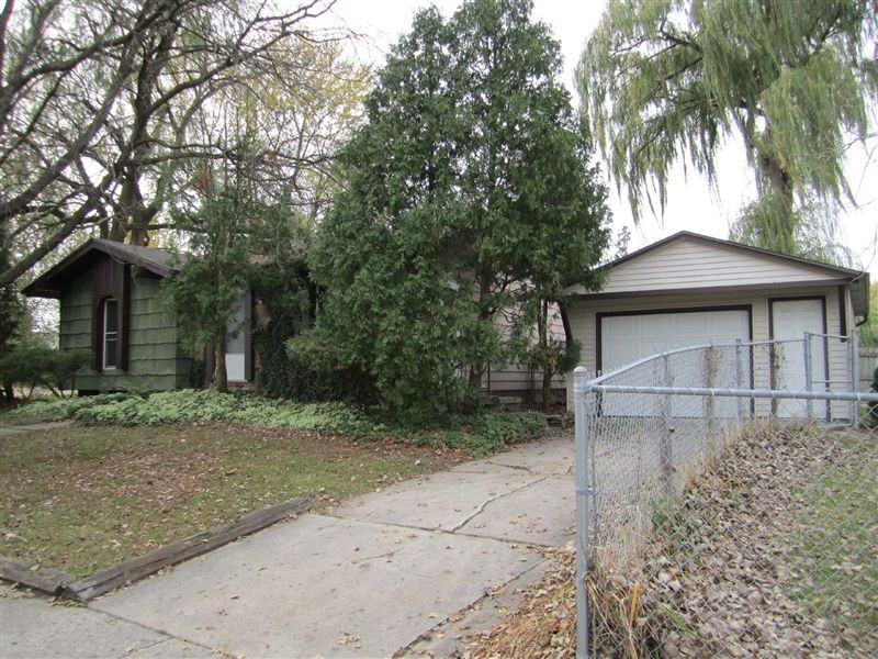 4224 Seaway Dr - Photo 2 of 11