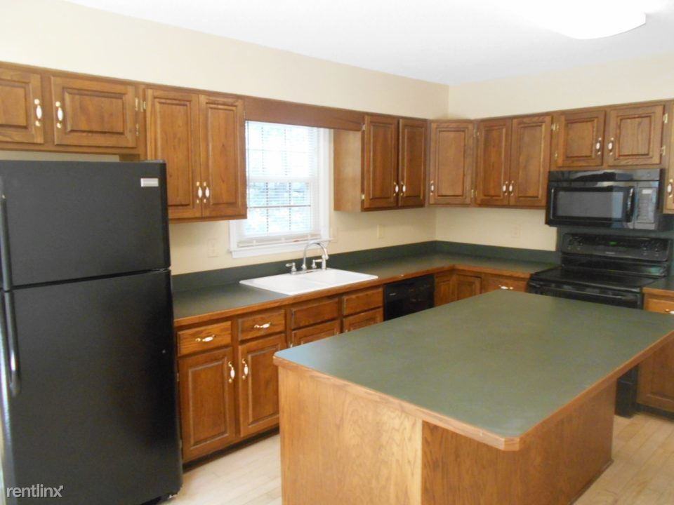 619 Driftwood Dr - Photo 3 of 16