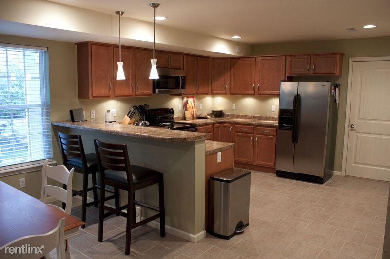 Coventry Pointe Condominiums - Photo 3 of 10