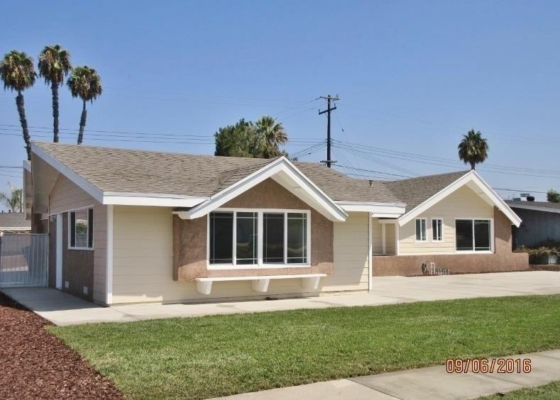 2628 W Chanticleer Rd - Photo 2 of 8