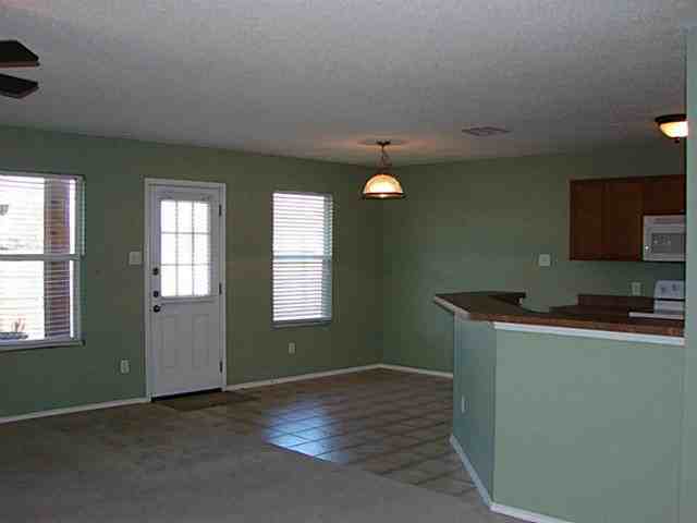 2400 Abraham Lincoln Dr - Photo 3 of 9