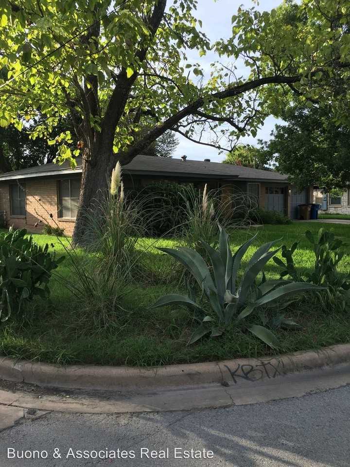 8600 Bowling Green Dr - Photo 3 of 18