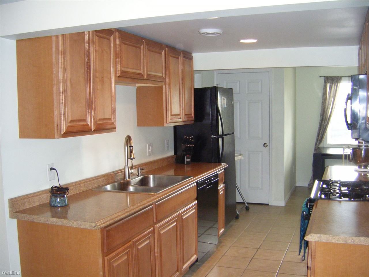 407 Maple St - Photo 2 of 3