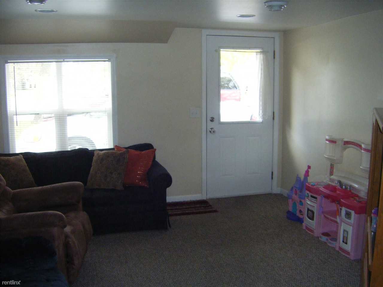 407 Maple St - Photo 3 of 3