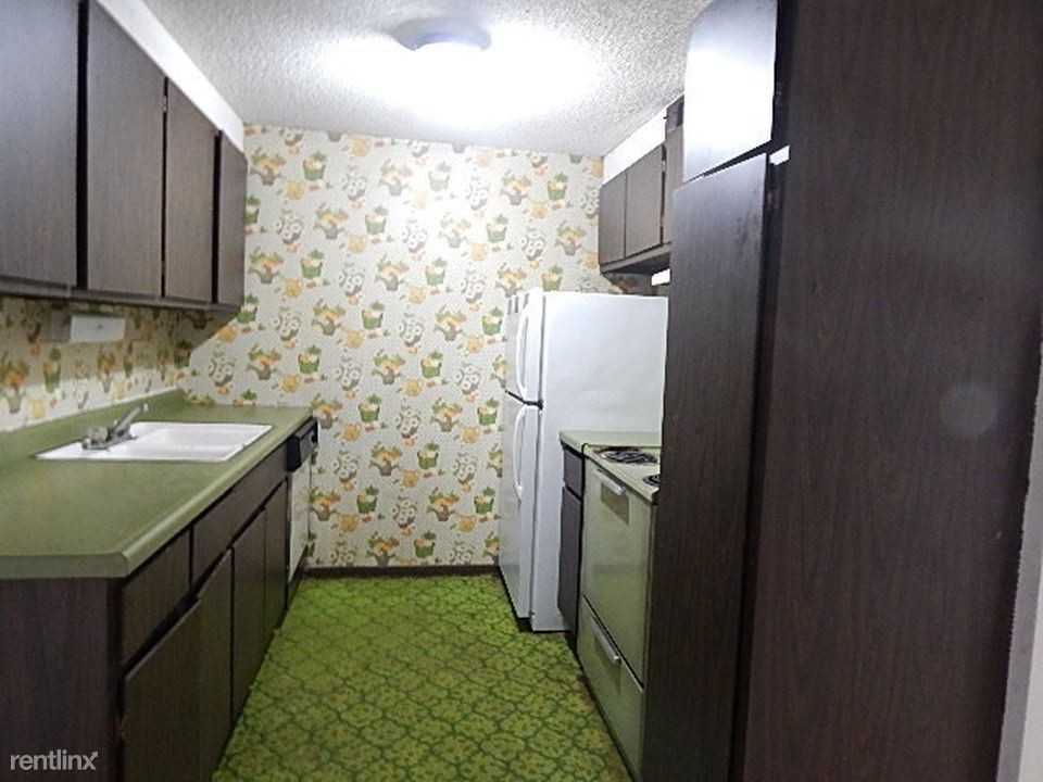 300 E Windsor Rd - Photo 2 of 9