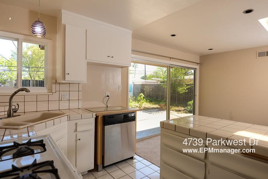 4739 Parkwest Dr - Photo 2 of 10