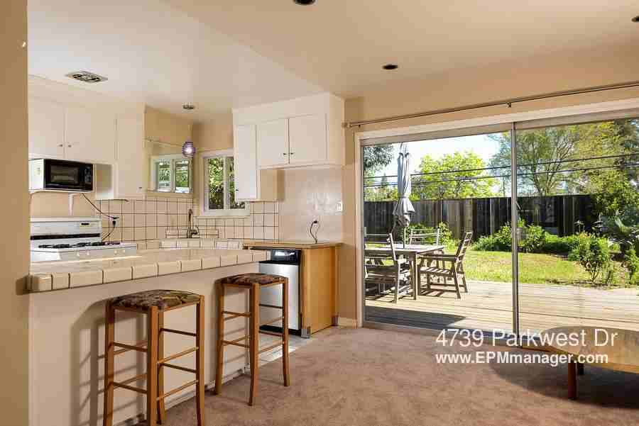 4739 Parkwest Dr - Photo 3 of 10