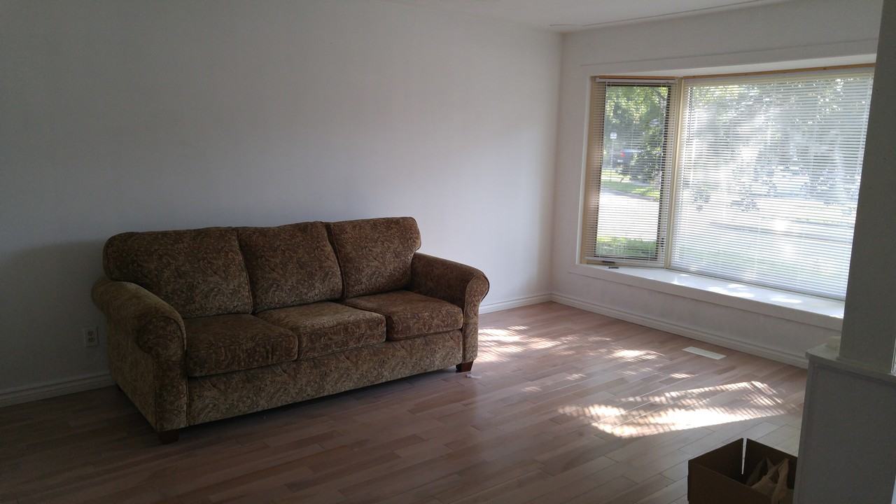 594 Stirling Avenue South - Photo 2 of 7