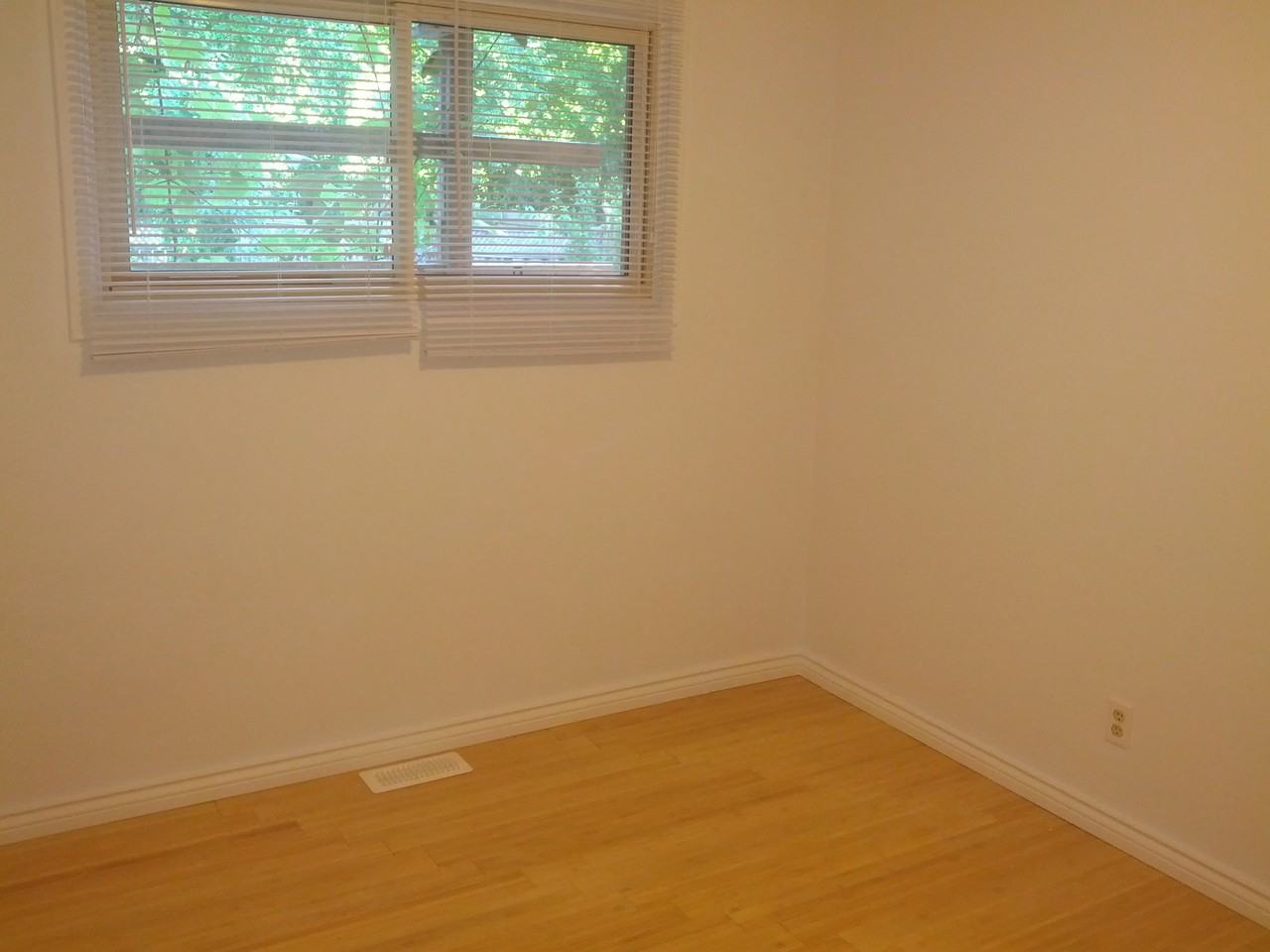 594 Stirling Avenue South - Photo 3 of 7