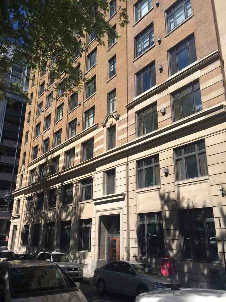 1449 Rue SaintAlexandre, Montréal, QC H3A 2G6 1 Bedroom Apartment