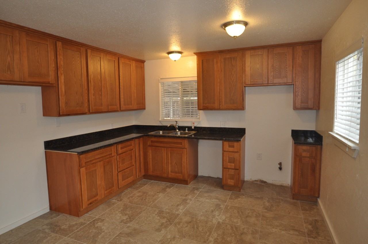 5924 63rd St - Photo 2 of 8