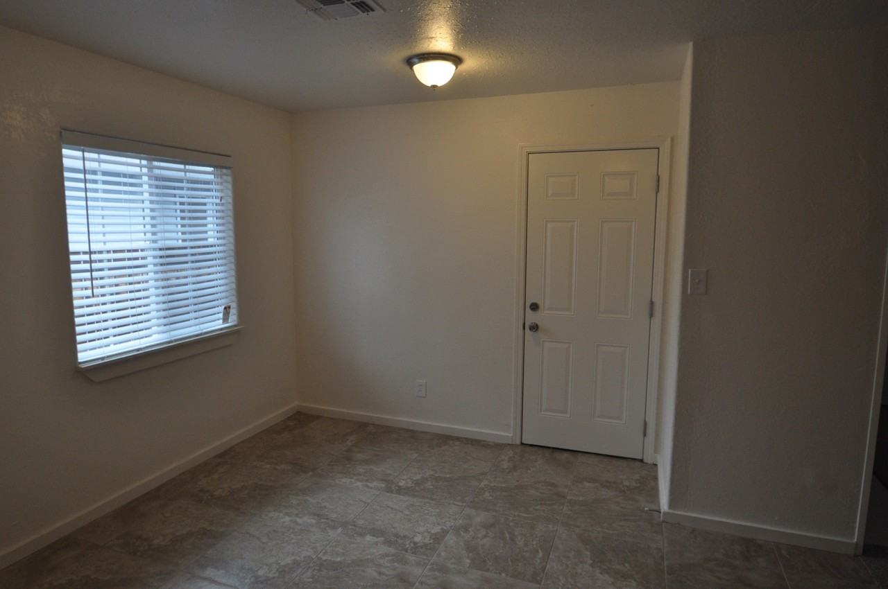 5924 63rd St - Photo 3 of 8