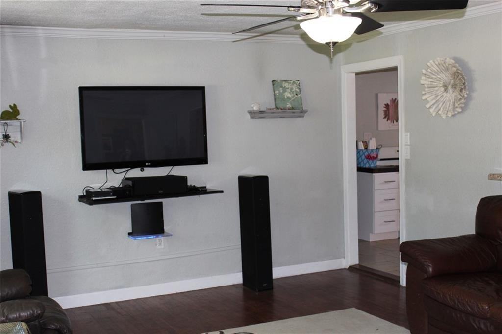 1201 Wade Hampton St - Photo 3 of 24