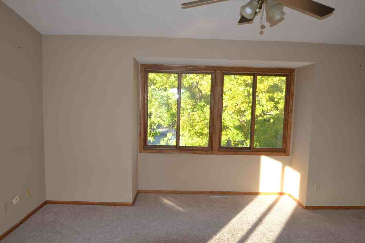 10901 Idaho Cir N - Photo 2 of 4