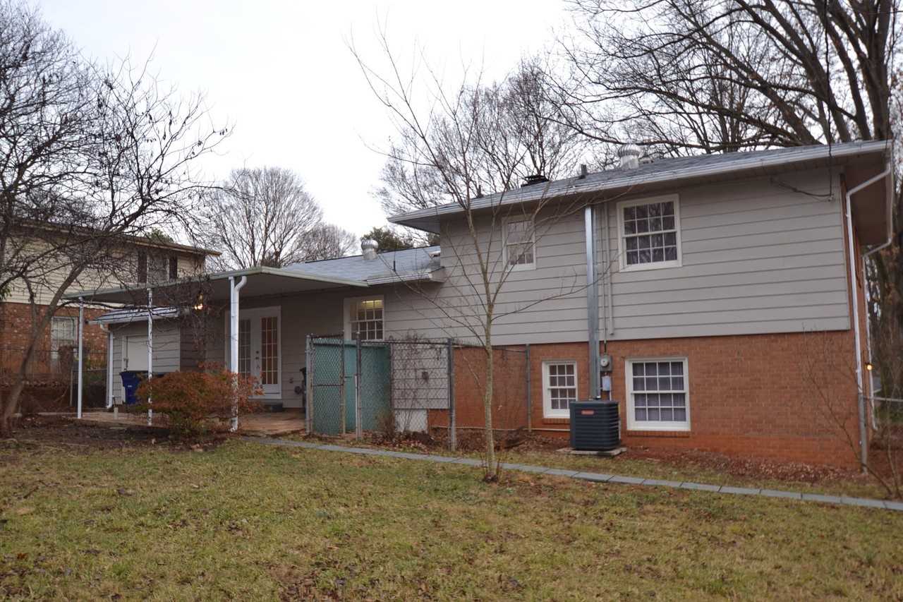 2706 Edinburg Ln - Photo 2 of 4