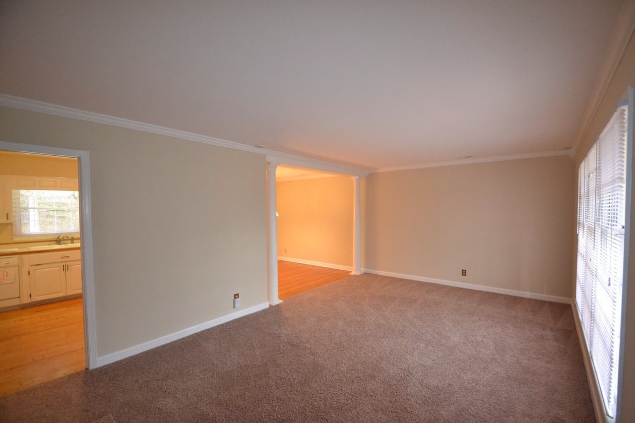 2706 Edinburg Ln - Photo 3 of 4