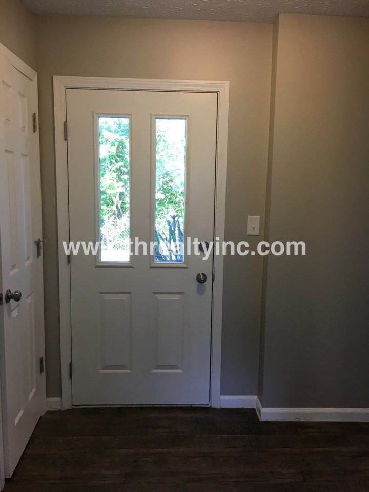 9161 Warwick Rd - Photo 2 of 23