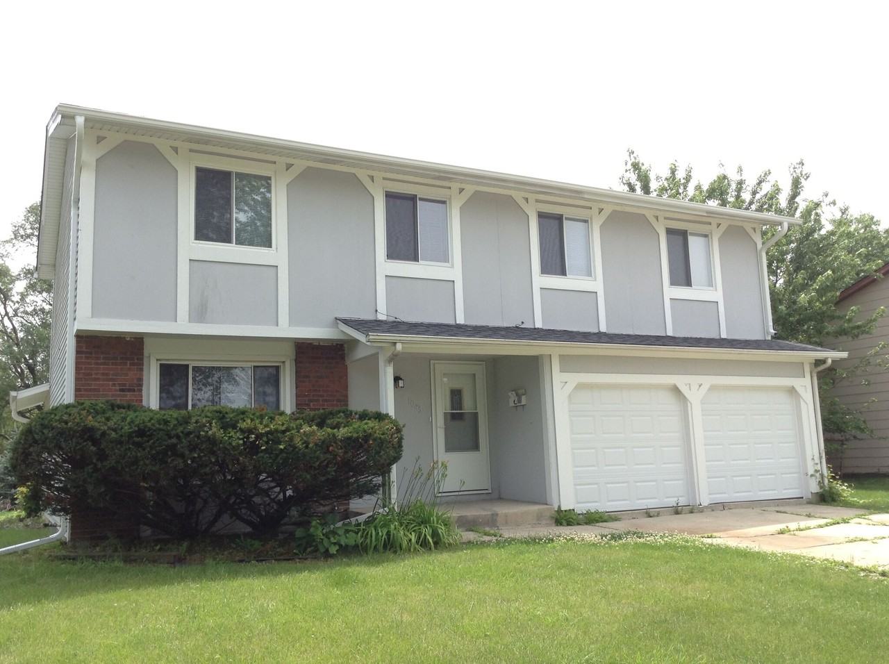 1043 Abbott Ln - Photo 2 of 18