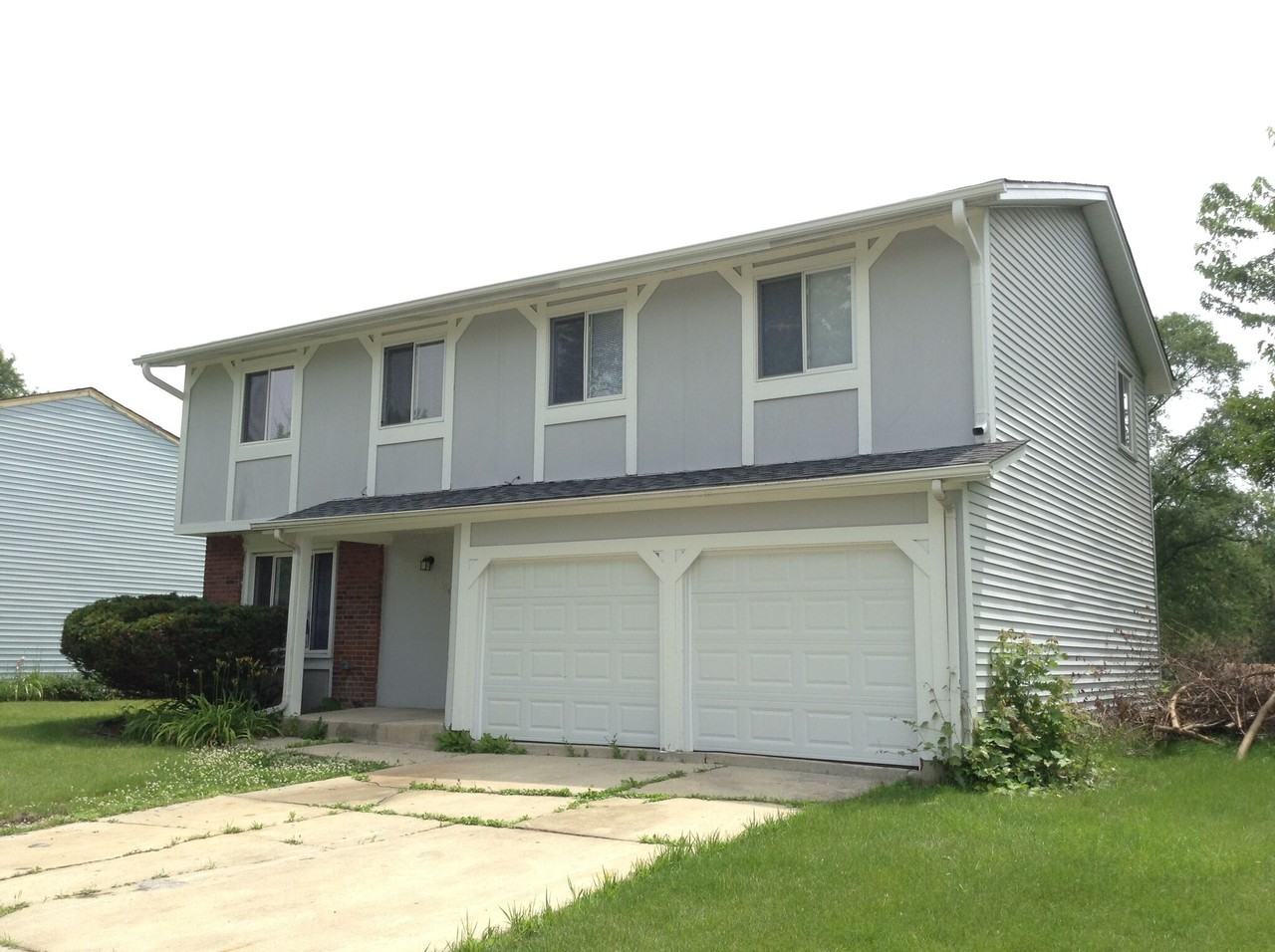 1043 Abbott Ln - Photo 3 of 18