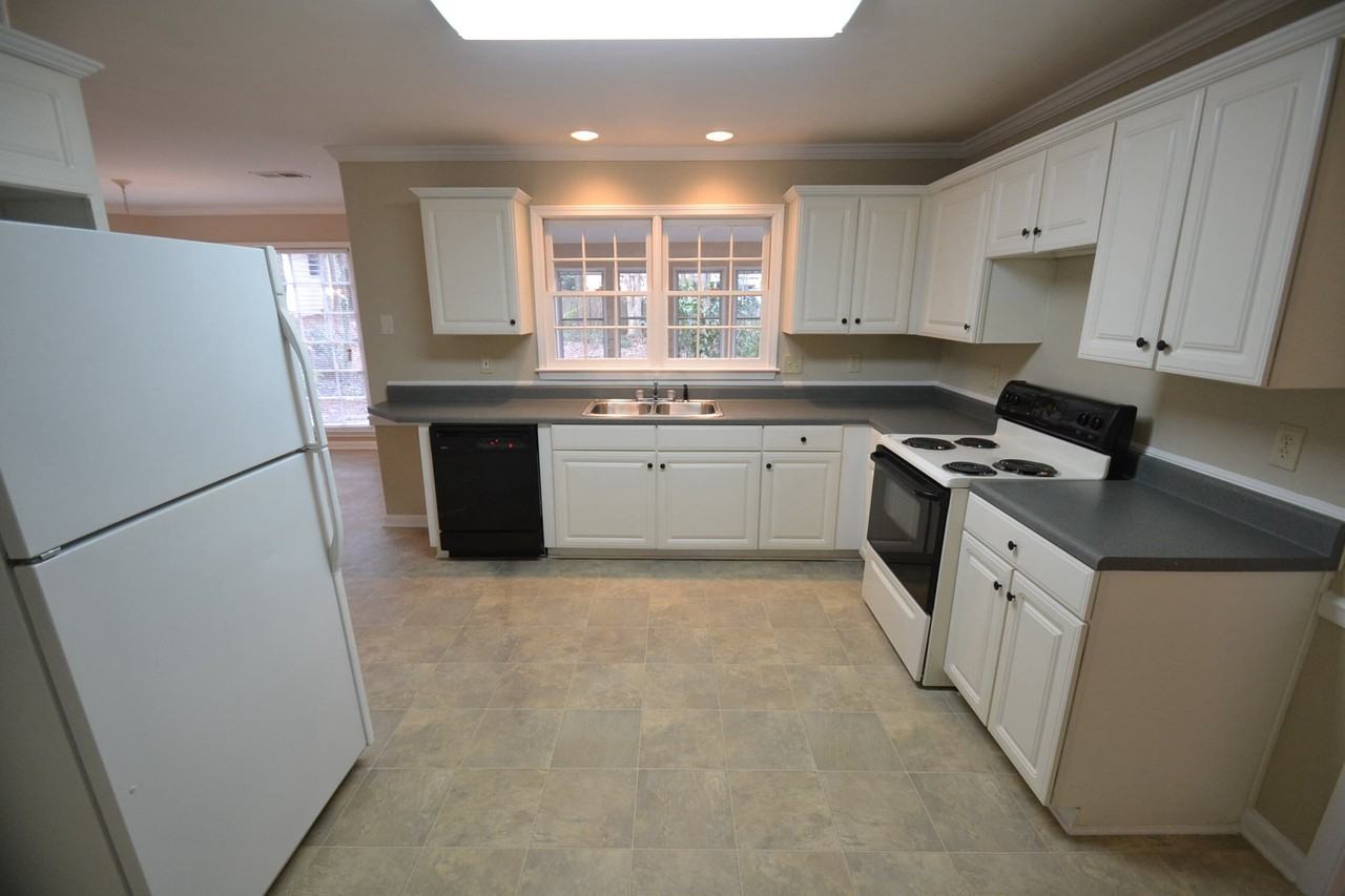 613 Dahlia Way - Photo 3 of 13