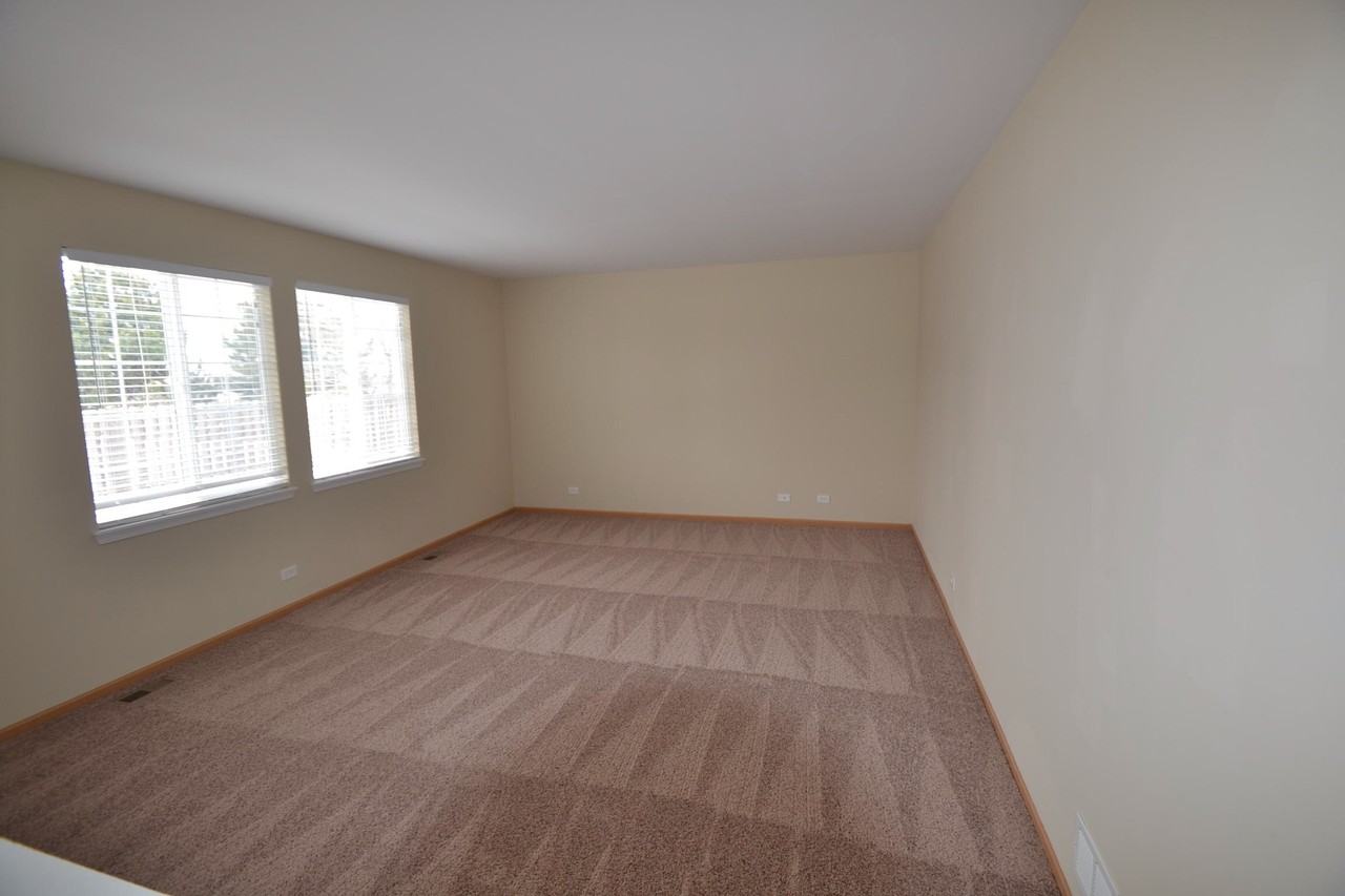 1318 Dalton Dr - Photo 3 of 7