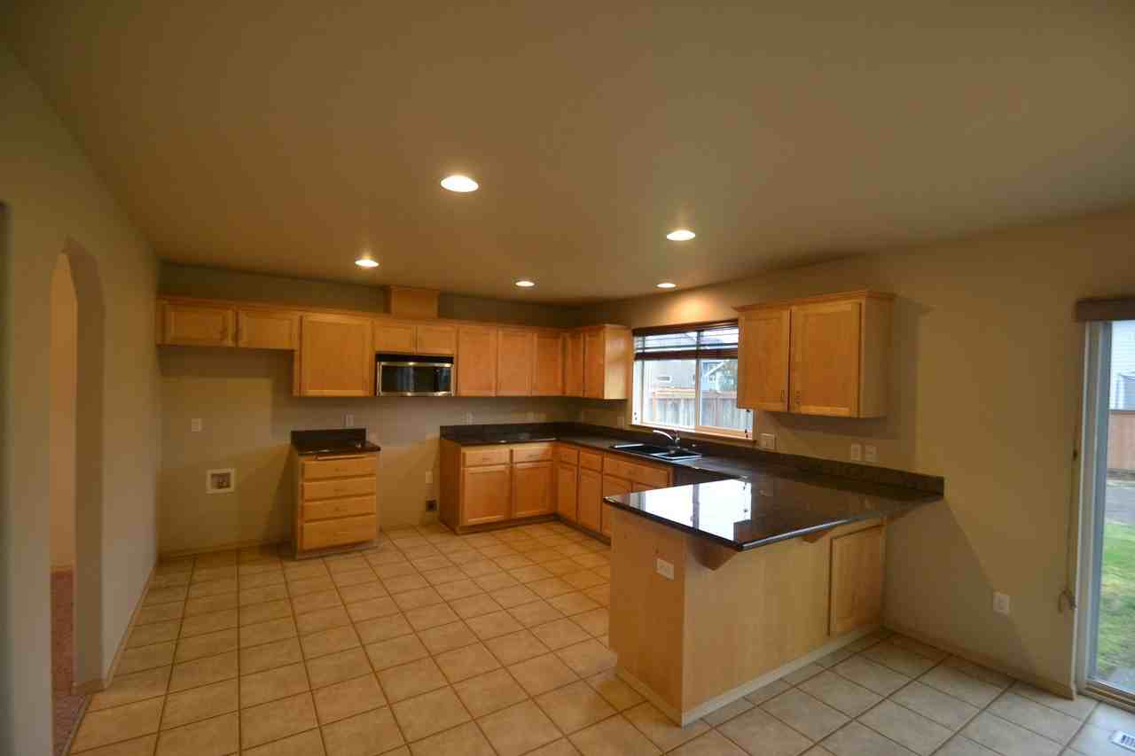 209 Kendall St NE - Photo 3 of 14