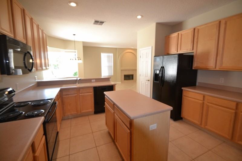 930 Kingsridge Cir - Photo 3 of 12