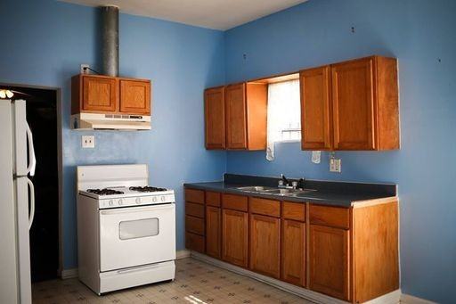 1078 Miller St - Photo 3 of 7