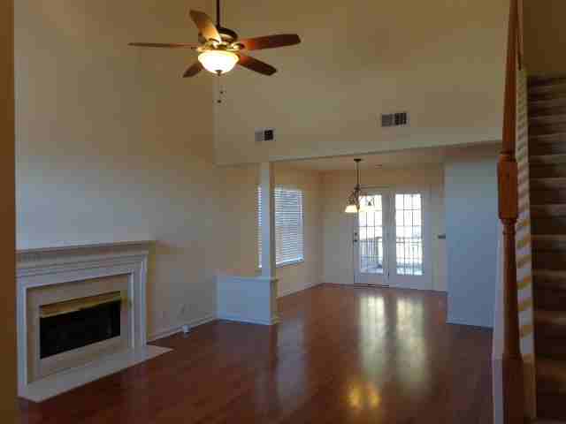 605 Daniel Ct - Photo 2 of 10