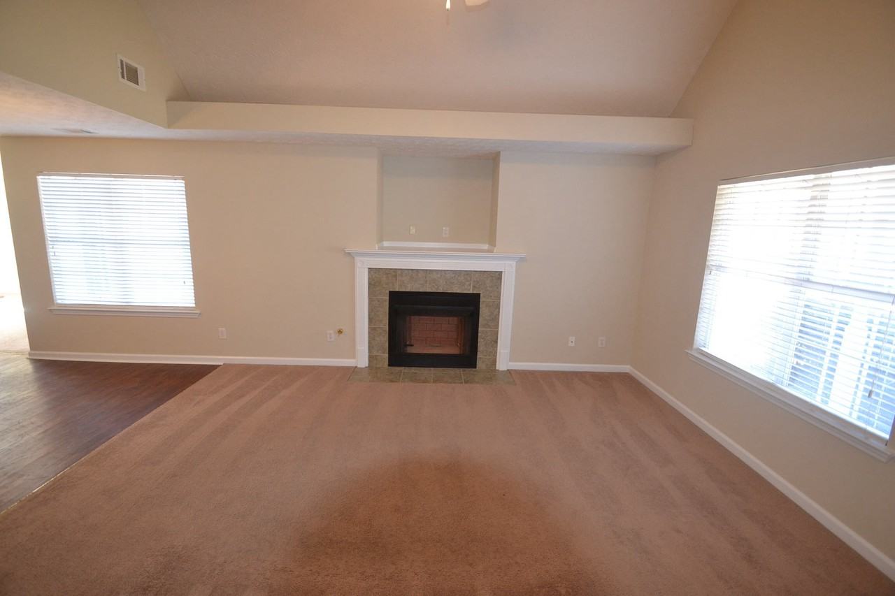 410 Kimbell Way - Photo 3 of 7