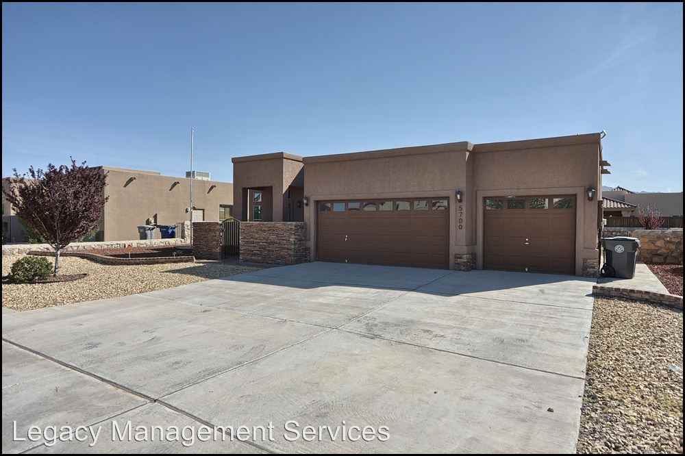 5700 Valley Oak Dr - Photo 3 of 39